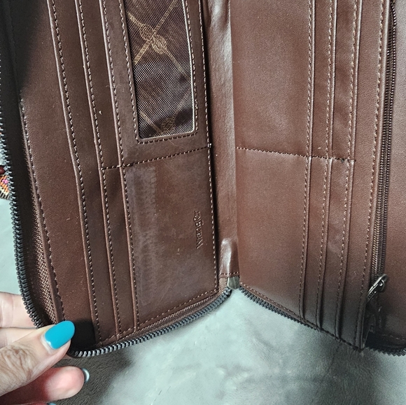 Wrangler purse with matching wallet - Picture 2 of 2
